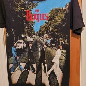 Beatles embroidered logo. Tshirt Unisex Medium